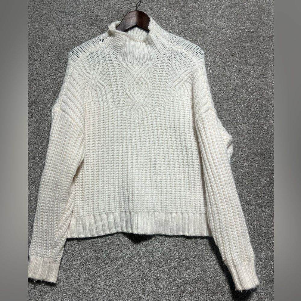 Aerie Woman’s Cream Oversized Cable Knit Chunky Sweater Size Medium